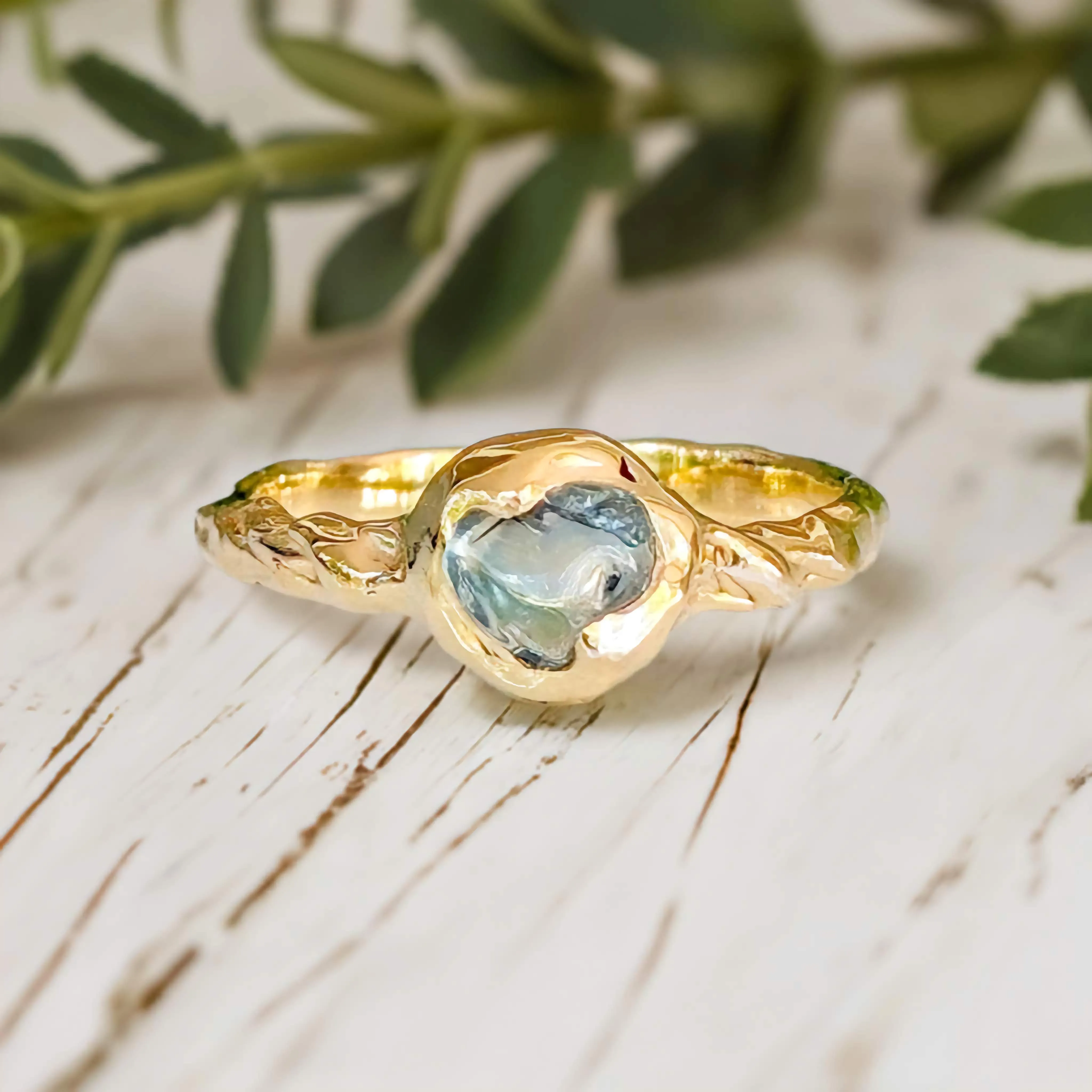 Australian Sapphire ring in Solid 14k Gold