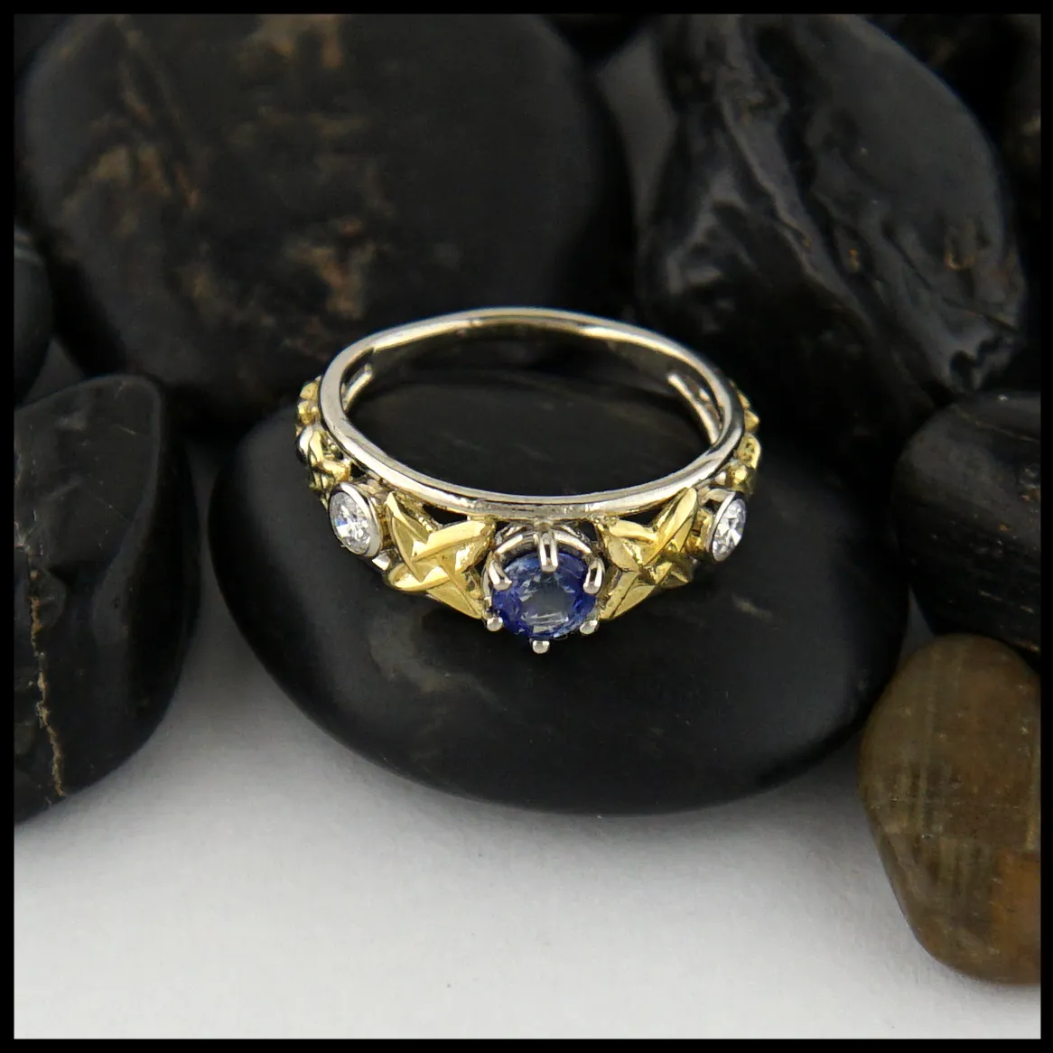 Ceylon Sapphire Celtic Ring