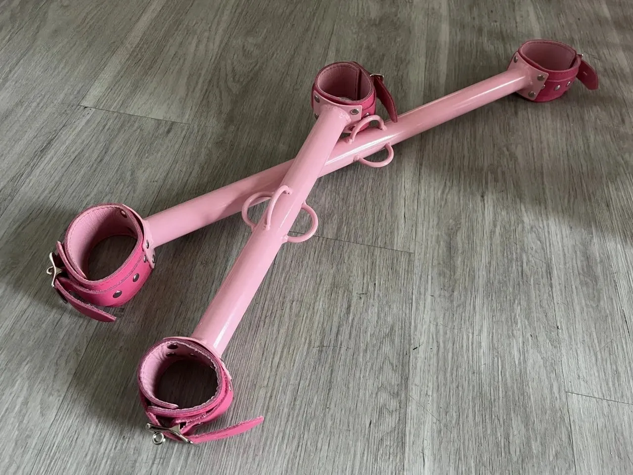 Wholesale Big Barrel Spreader Bar with Cuffs - (choice of leather or neoprene)